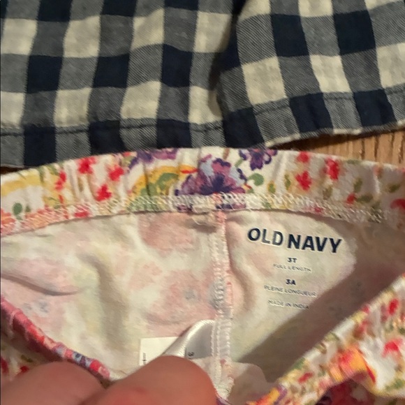 Assorted Kids Casual Clothes. 3 dresses, 1 romper, 1 legging and one tee - Picture 9 of 13